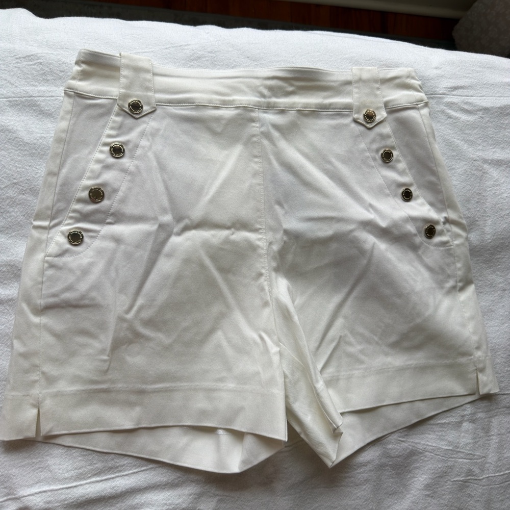 White House Black Market NWT Size 8 White, Button Sailor Shorts Pull-On